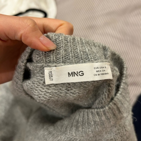 SOLD Mango sweater - Picture 4 of 4